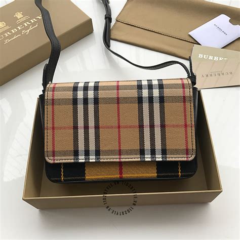 túi xách kẻ burberry